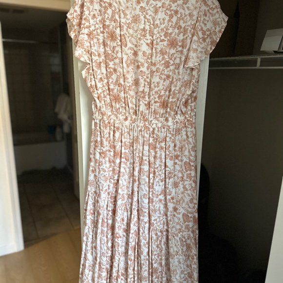 KIVARI Pink and white flutter sleeve key hole tie front midi dress size L - Picture 2 of 4